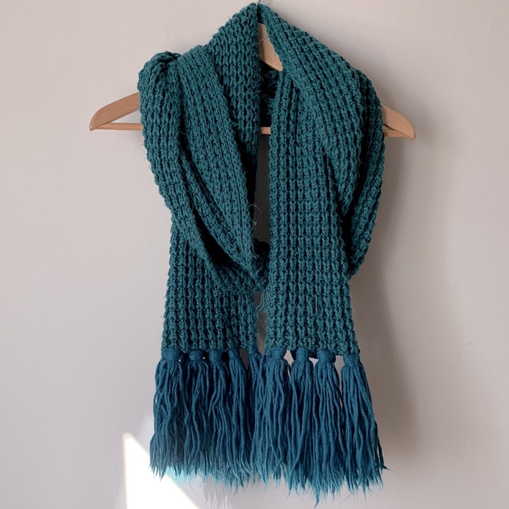 BDG | knitted scarf